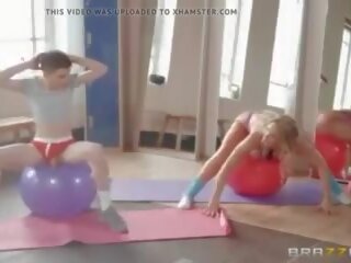 Матуся finds додатковий ways для exercise, брудна фільм шоу df