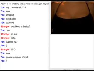 Γυναίκα κλονισμός αυτήν βυζιά επί omegle - morecamgirls.com