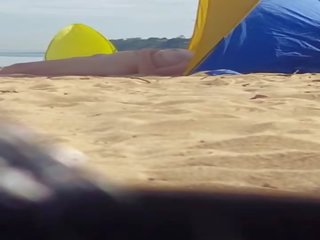 Captivating 媽媽我喜歡操 spied 在 海灘 (please 評論)