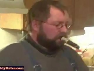 Daddydater cigar বাবা জন্ম দেওয়া পায় তার বিশাল putz চুষা