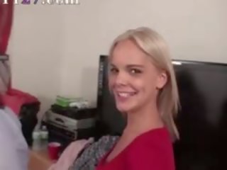 דוּ צעיר דו מיני בנות מוצצת johnson