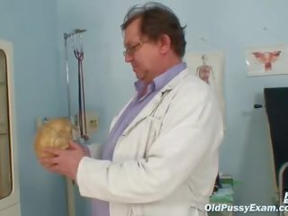 适婚 女人 stazka 的gyno speculu.