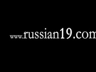 Три склонен към флиртуване мадами в възрастен филм автобус