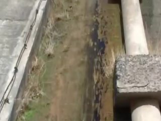 На открито подшиване на блондинки съпруга в хардкор публичен bdsm и милф унижен
