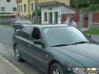 Старий білявка блудниця отримує п'яний