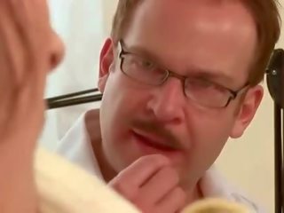 Nughty في سن المراهقة مغر قديم رجل